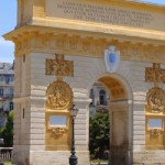 Montpellier es una de las ciudades más animadas y progresistas del sur francés; la cuarta parte de su población es menor de 25 años. En verano, cuando termina el curso en la Universidad, la ciudad parece el escenario de un festival de rock. Montpellier se fundó relativamente tarde para esta región de antiguas ciudades romanas...